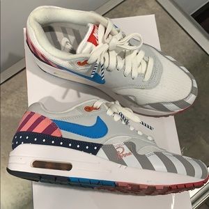 NIKE AIR MAX PARRA